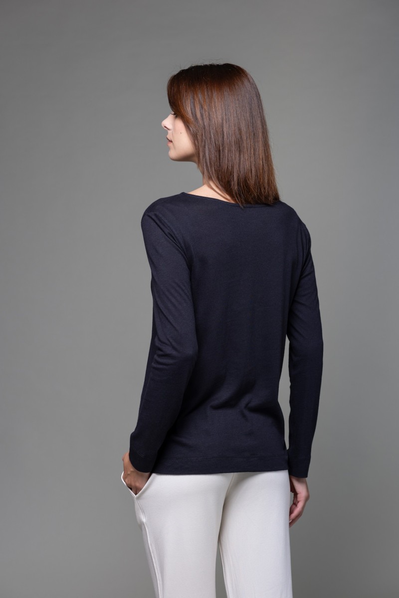 Majestic Filatures | T-shirt nera con scollo a barchetta e maniche lunghe in cotone e cashmere