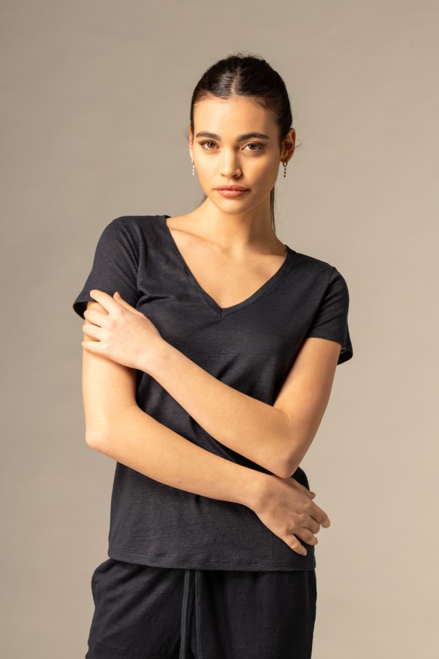 Majestic Filatures |T-shirt scollo a V basica in lino 2