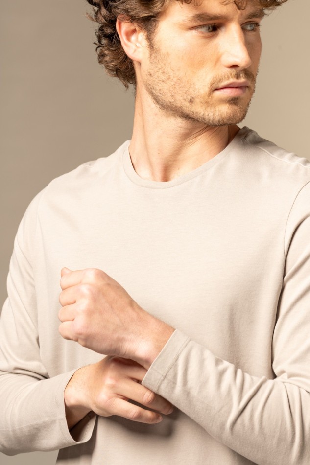 Majestic Filatures | T-shirt grigio scuro girocollo e maniche lunghe in Cotone Organico 2