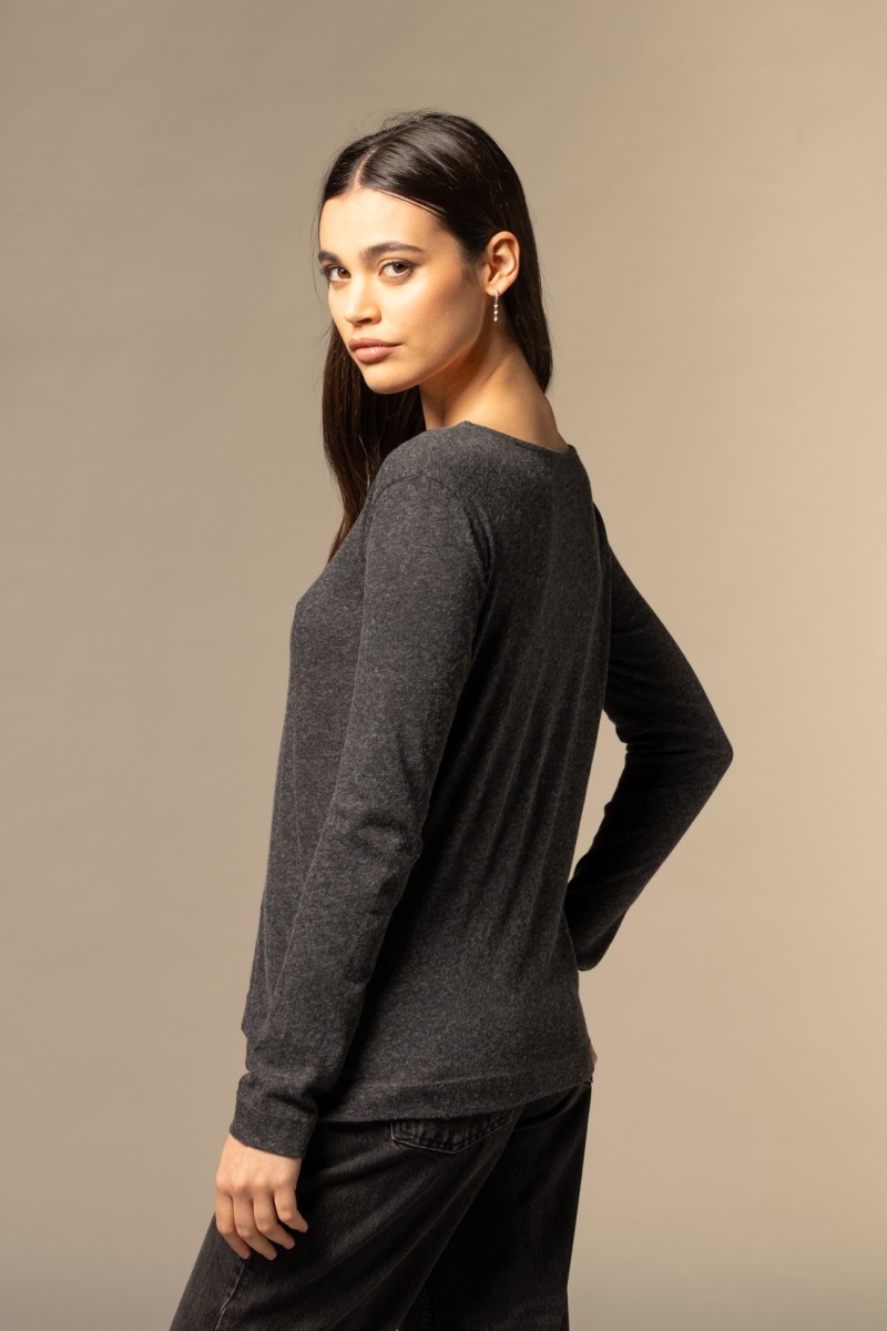 Majestic Filatures | T-shirt nera con scollo a barchetta e maniche lunghe in cotone e cashmere