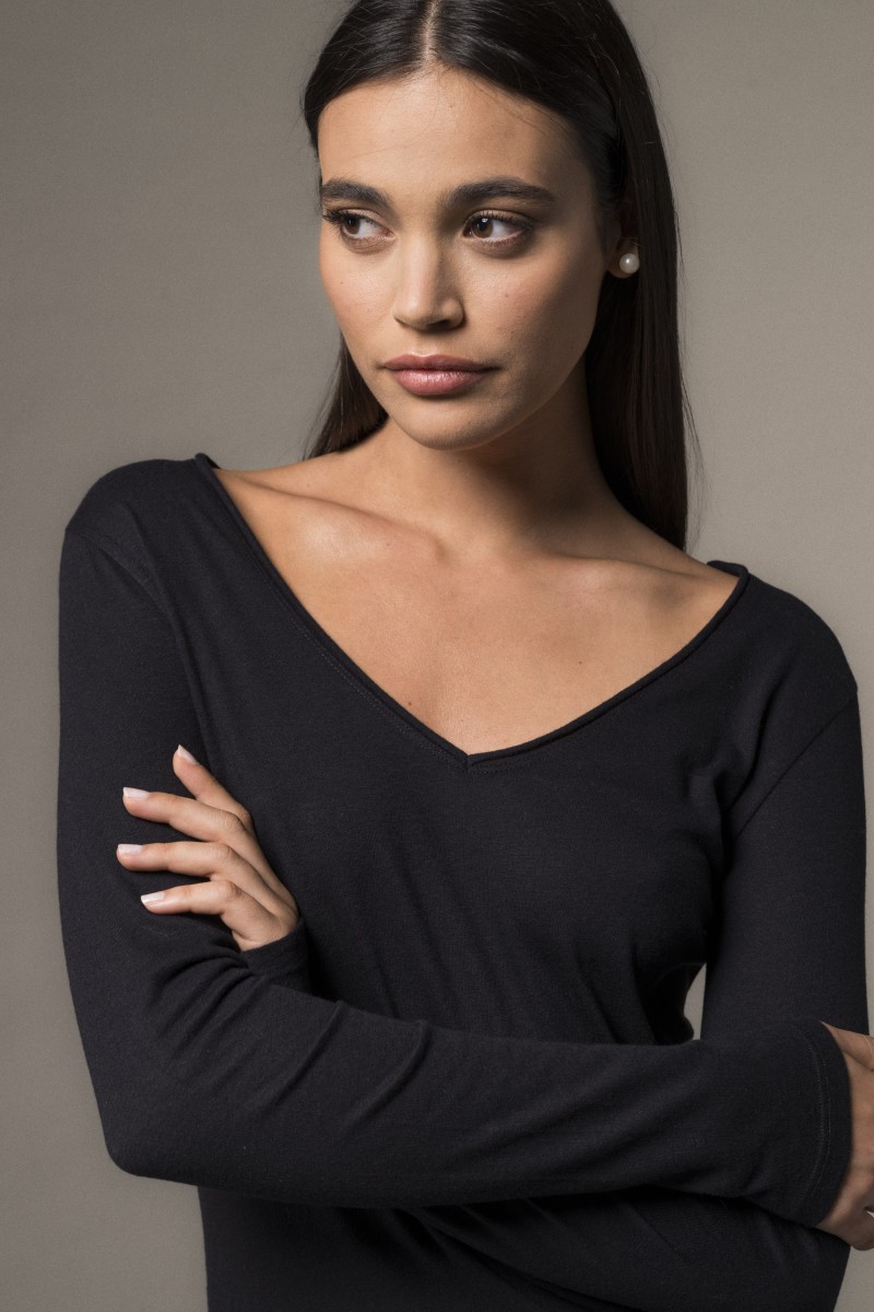 Majestic Filatures | T-shirt scollo a V maniche lunghe in cotone e cashmere