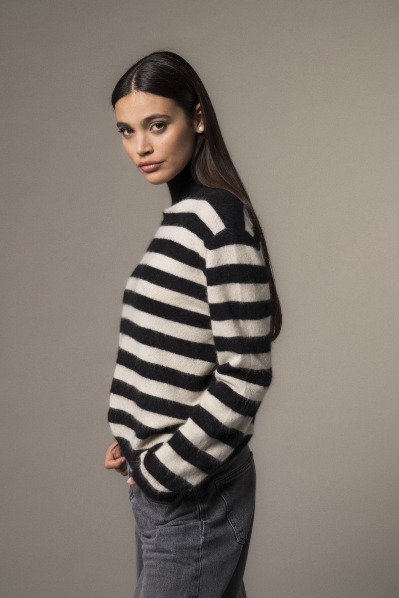 Majestic Filatures |Maglia in raccoon dolcevita a righe