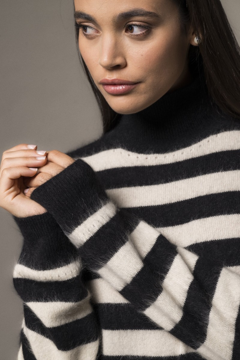 Majestic Filatures |Maglia in raccoon dolcevita a righe