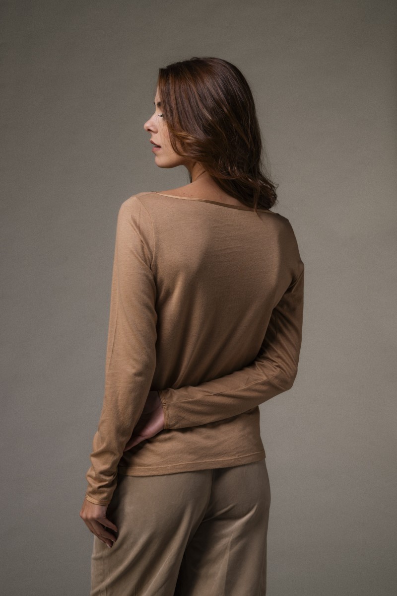 Majestic Filatures | T-shirt scollo a barca e maniche lunghe in cotone e cashmere