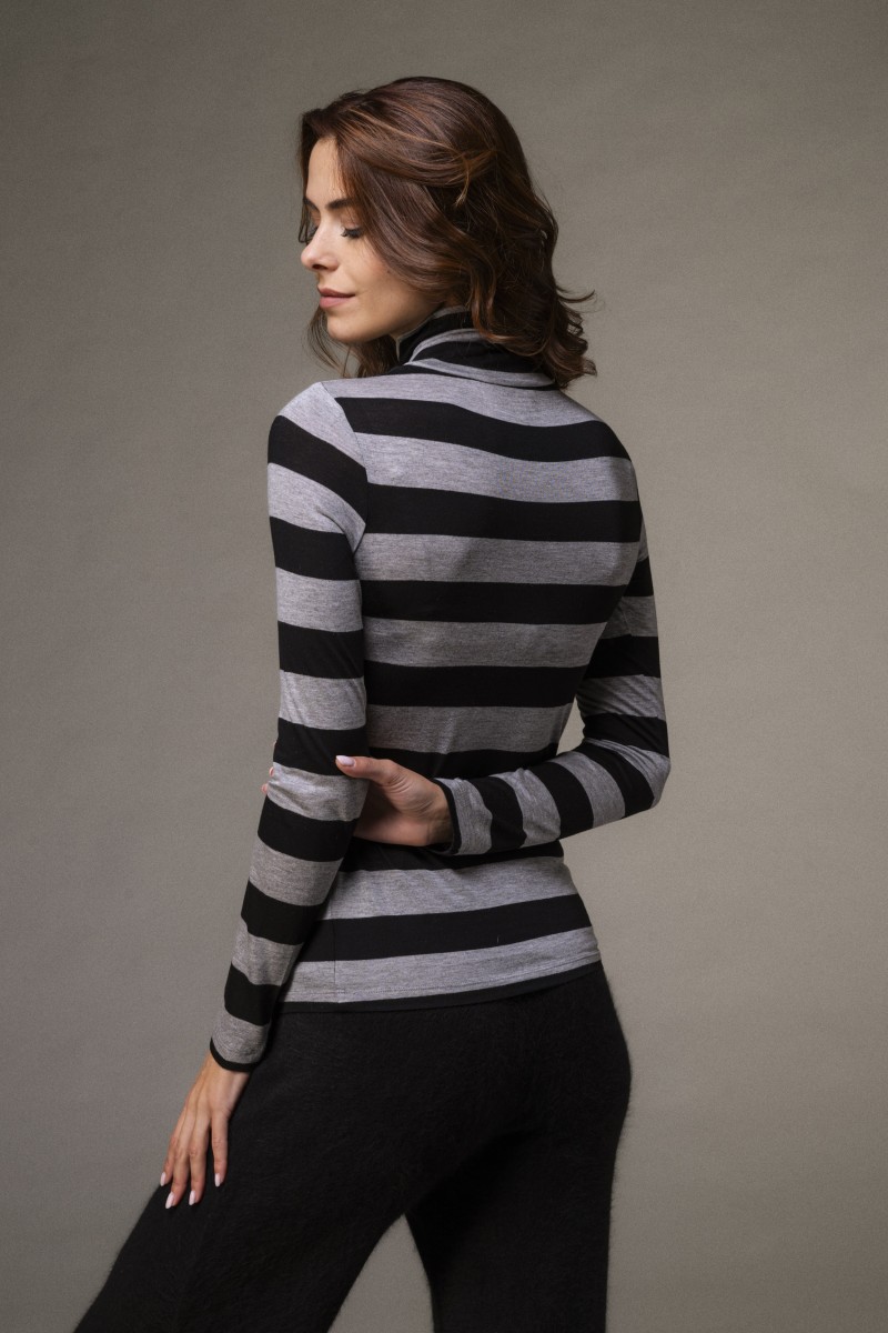 Majestic Filatures | T-shirt dolcevita a righe in viscosa