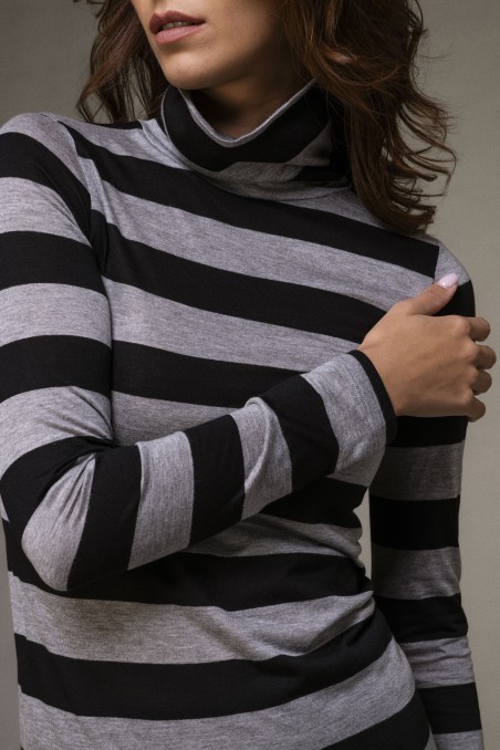 Majestic Filatures | T-shirt dolcevita a righe in viscosa