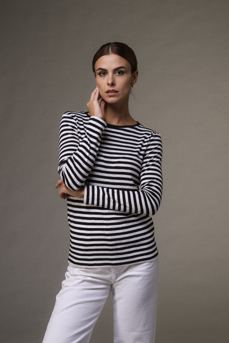 T-shirt a righe in cotone fiammato