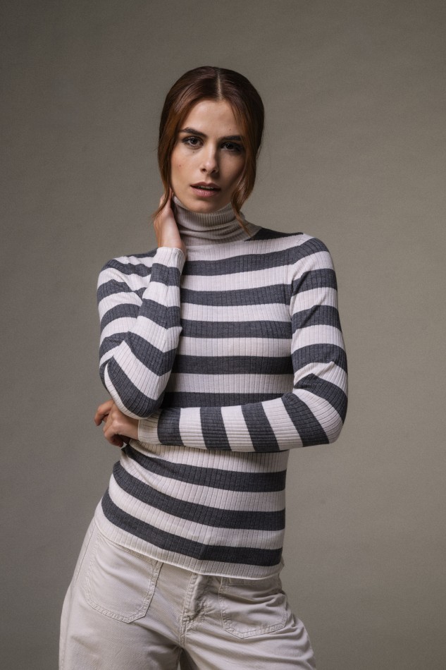 Majestic Filatures | Maglia dolcevita a costine rigata