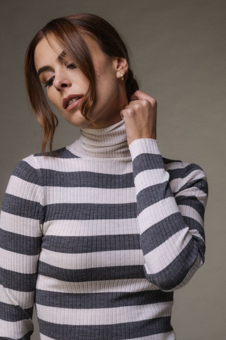 Majestic Filatures | Maglia dolcevita a costine rigata