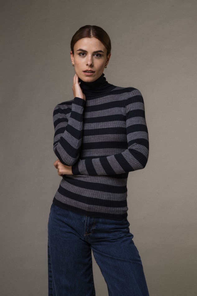 Majestic Filatures | Maglia dolcevita a costine rigata 2