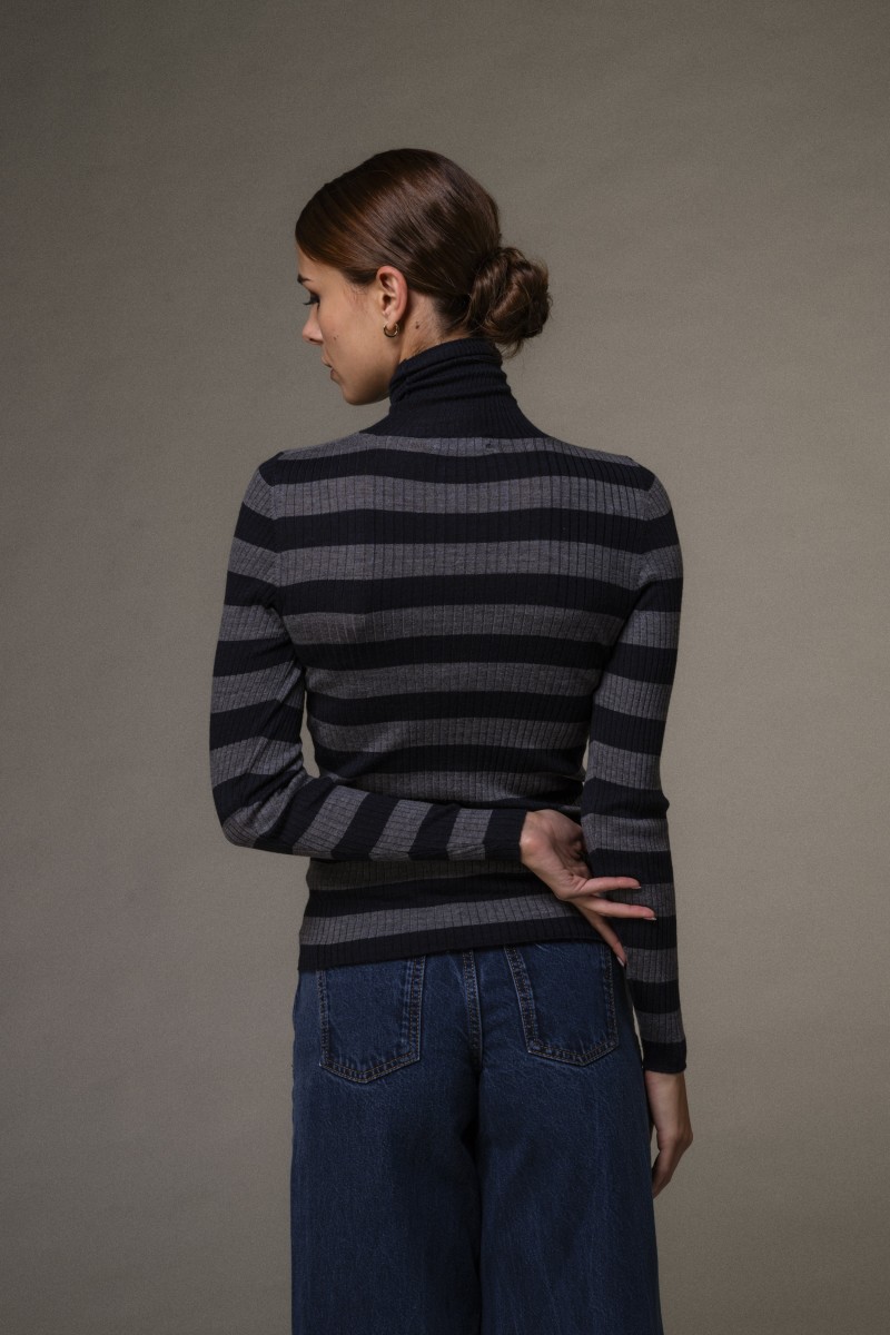 Majestic Filatures | Maglia dolcevita a costine rigata