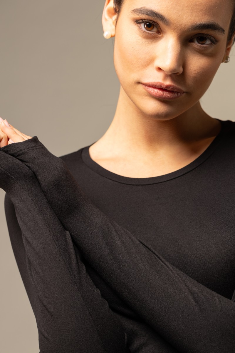 T-shirt slim a maniche lunghe in viscosa
