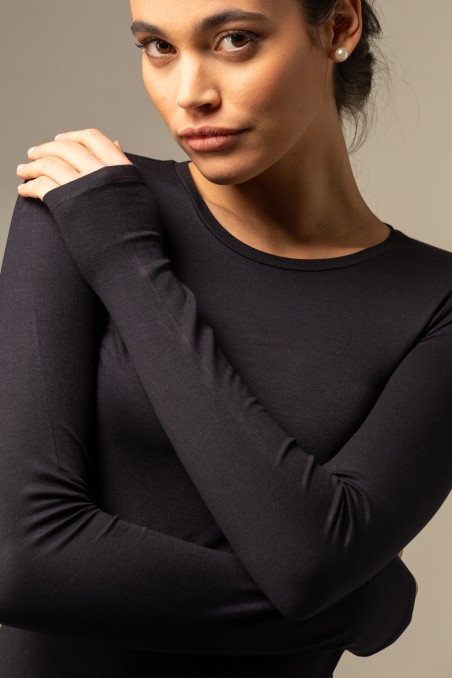 T-shirt slim a maniche lunghe in viscosa