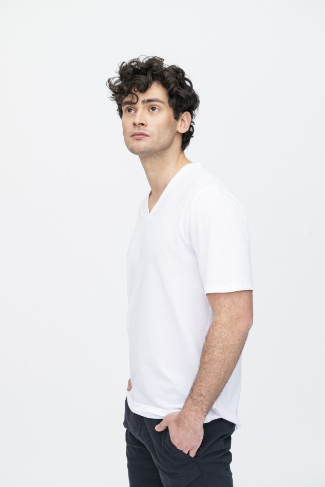 Majestic Filatures | T-shirt in cotone biologico con scollo a V 2